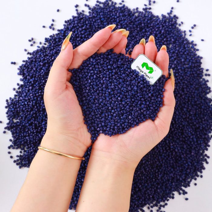 Close-up of blue masterbatch pellets, showcasing the uniform dispersion of pigments for consistent color throughout the final product