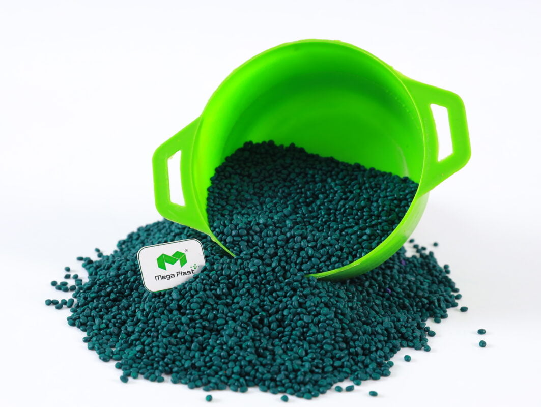 Green masterbatch concentrate from Mega Plast, offering high color intensity and excellent compatibility with various polymers